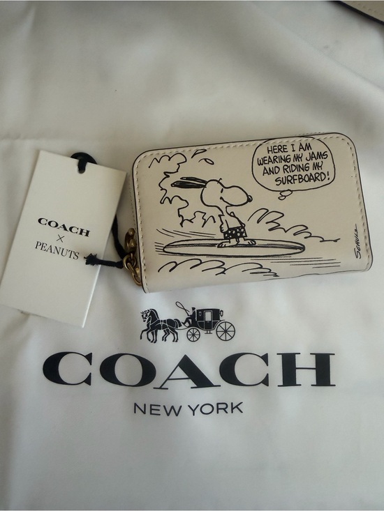 Coach Handbags - NWT Coach X Peanuts Cream Snoopy Zip Card Case Wallet  HTF